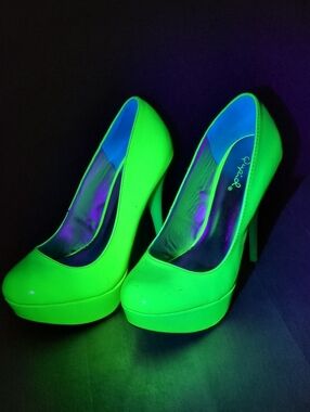 Qupid Neon Glow Yellow Platform Heel Spike Shoes Pumps Stiletto 7 & 7.5